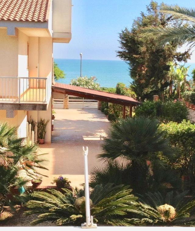 Beachfront Rooms Marina Di Ragusa Exterior foto