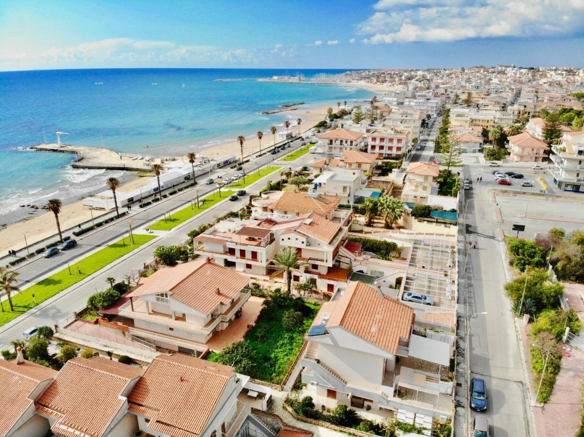 Beachfront Rooms Marina Di Ragusa Exterior foto